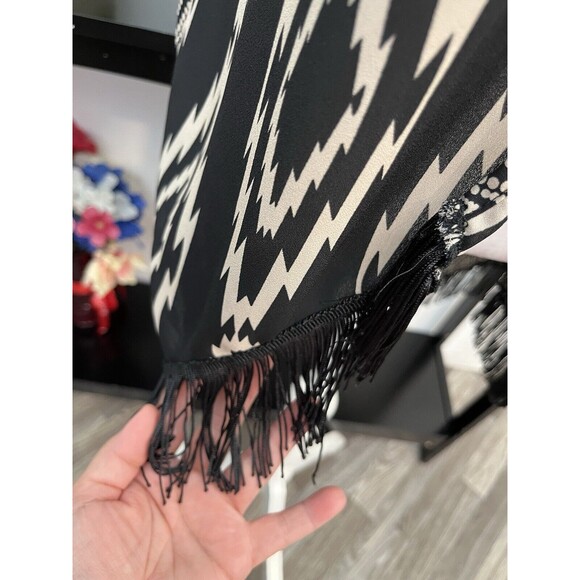 Rue 21 women’s cardigan Size M Open Front Tassel Fringe Aztec Print Polyester - Picture 7 of 8